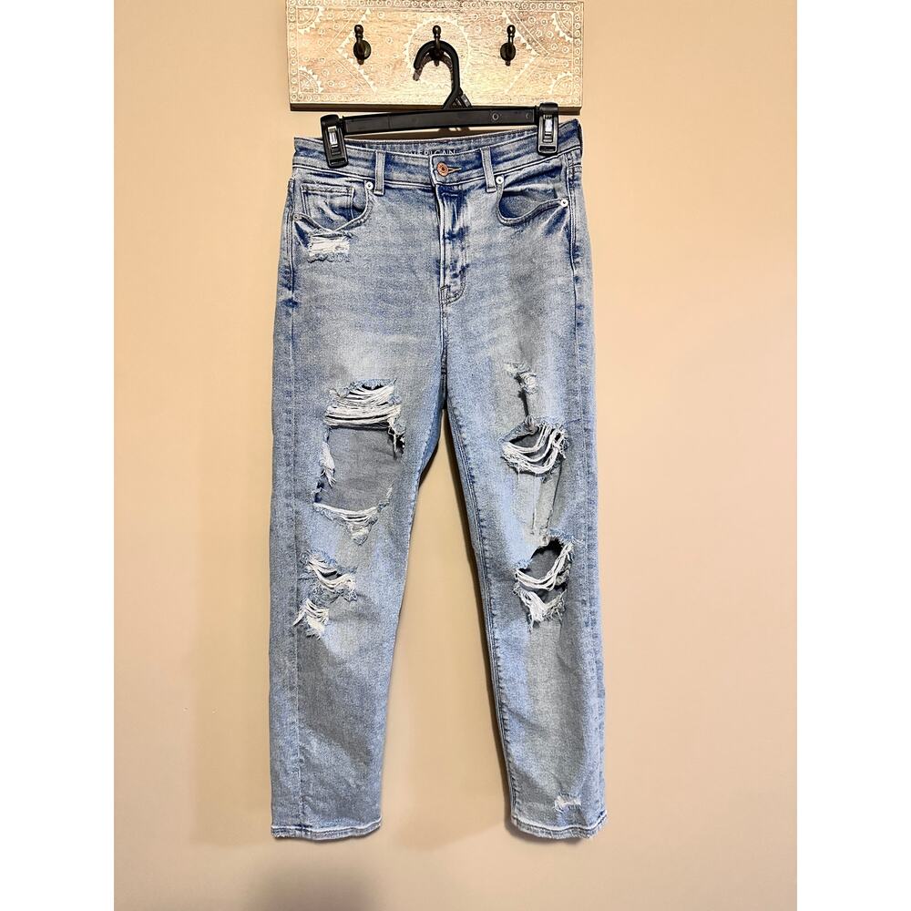 American Eagle Outfitters Mom Jean Light Wash Ripped Denim 4 Short